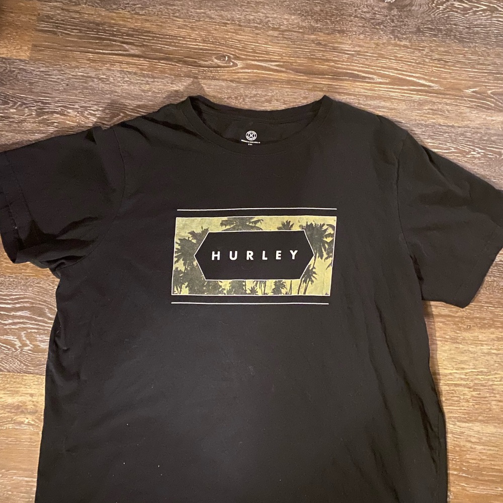 Hurley MENS shirt in excellent condition black in color